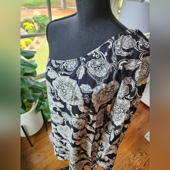 GLAM size L dress. Like new, worn once. Light weight, elastic band top - Picture 2 of 3